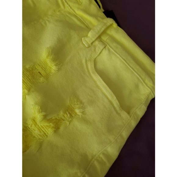 Distressed shorts, Neon Yellow, Size 7 - Picture 4 of 6